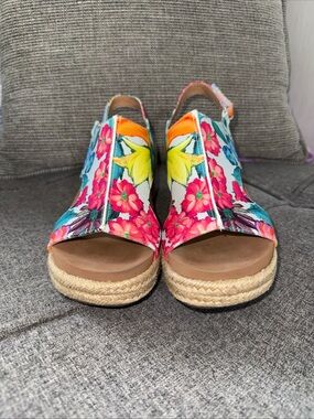 Corkys 8.0 Footwear Women's Freddie Wedge Sandals White Floral Espadrilles